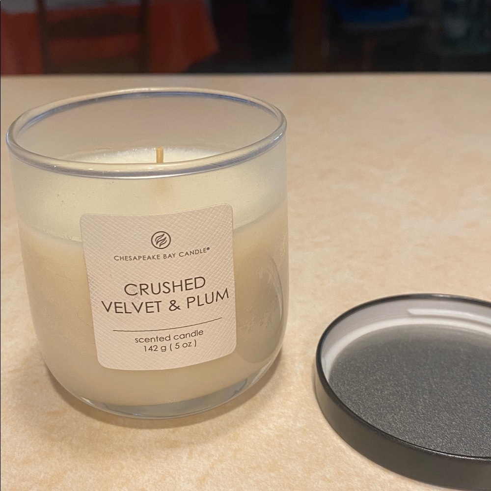 Chesapeake Bay Candle - Crushed Velvet & Plum 5 oz